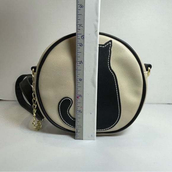 OLIVIA MILLER ROUND SHAPED CAT THEME PURSE GOLD CHAIN & BLACK STRAP crossbody - Picture 8 of 11